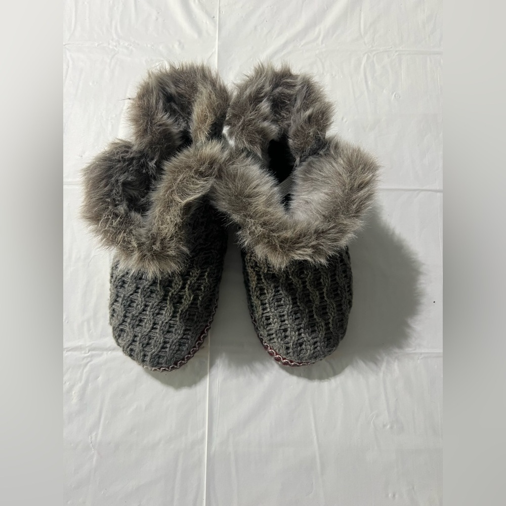 Nine West Cozy Gray Faux Fur Women's Slippers Size M (7-8)